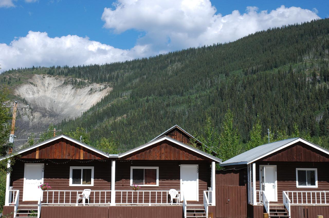 Triple J Hotel Dawson City Buitenkant foto