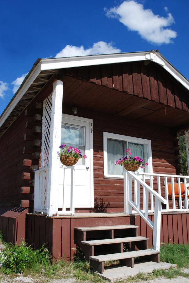 Triple J Hotel Dawson City Buitenkant foto
