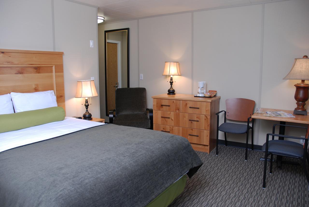 Triple J Hotel Dawson City Buitenkant foto