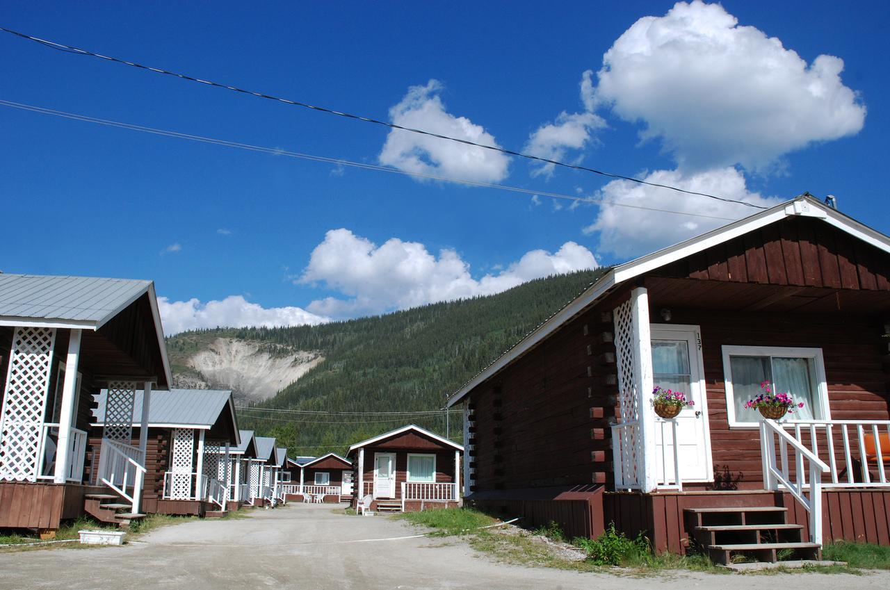 Triple J Hotel Dawson City Buitenkant foto