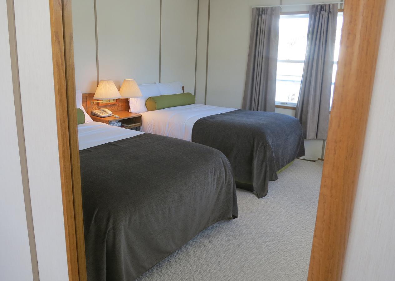 Triple J Hotel Dawson City Buitenkant foto