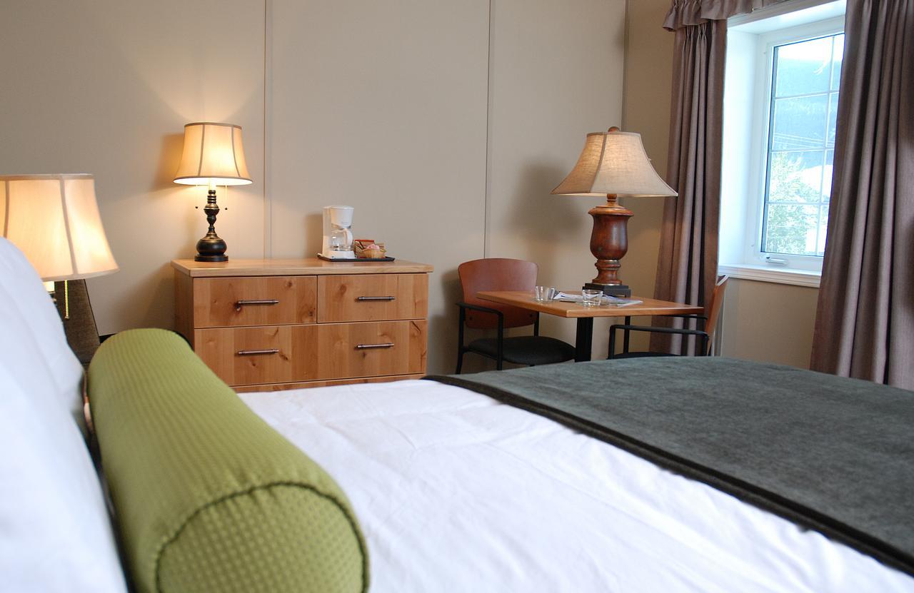 Triple J Hotel Dawson City Buitenkant foto