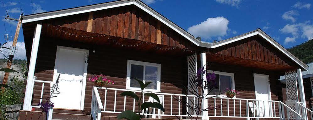 Triple J Hotel Dawson City Buitenkant foto