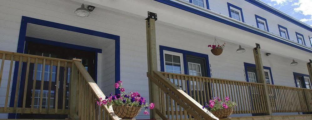 Triple J Hotel Dawson City Buitenkant foto