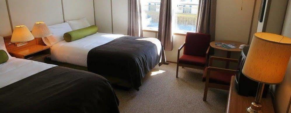 Triple J Hotel Dawson City Buitenkant foto