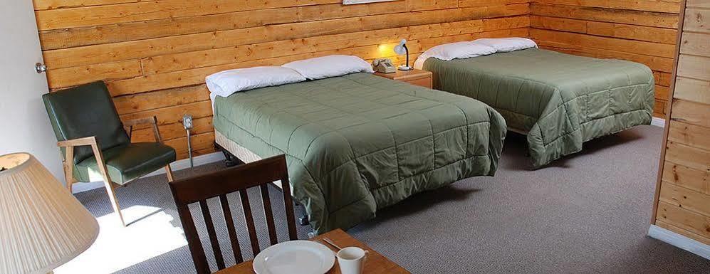 Triple J Hotel Dawson City Buitenkant foto