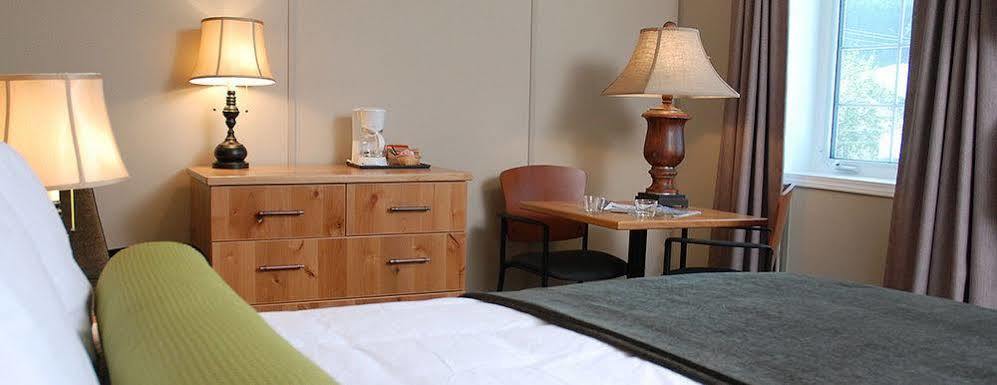 Triple J Hotel Dawson City Buitenkant foto